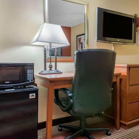 Quality Inn Columbus-East Экстерьер фото