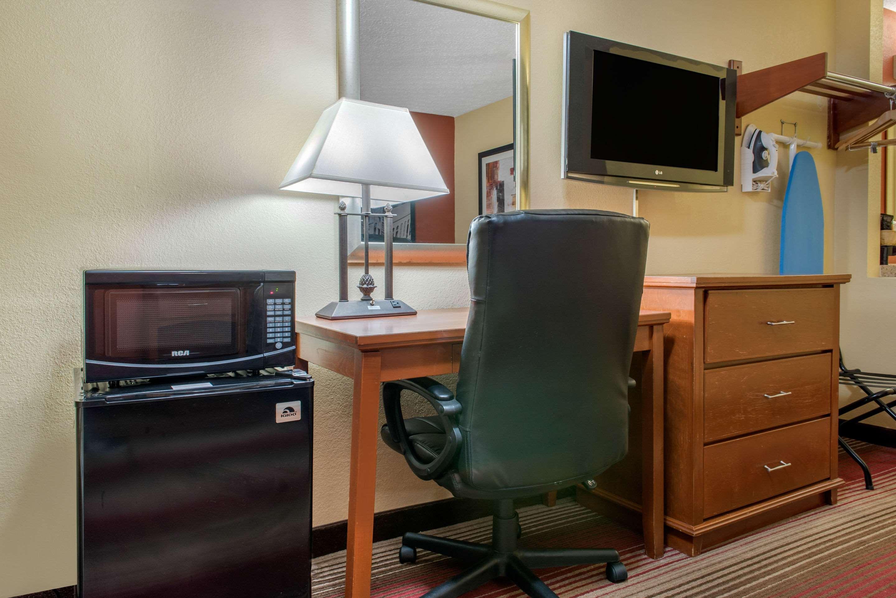 Quality Inn Columbus-East Экстерьер фото