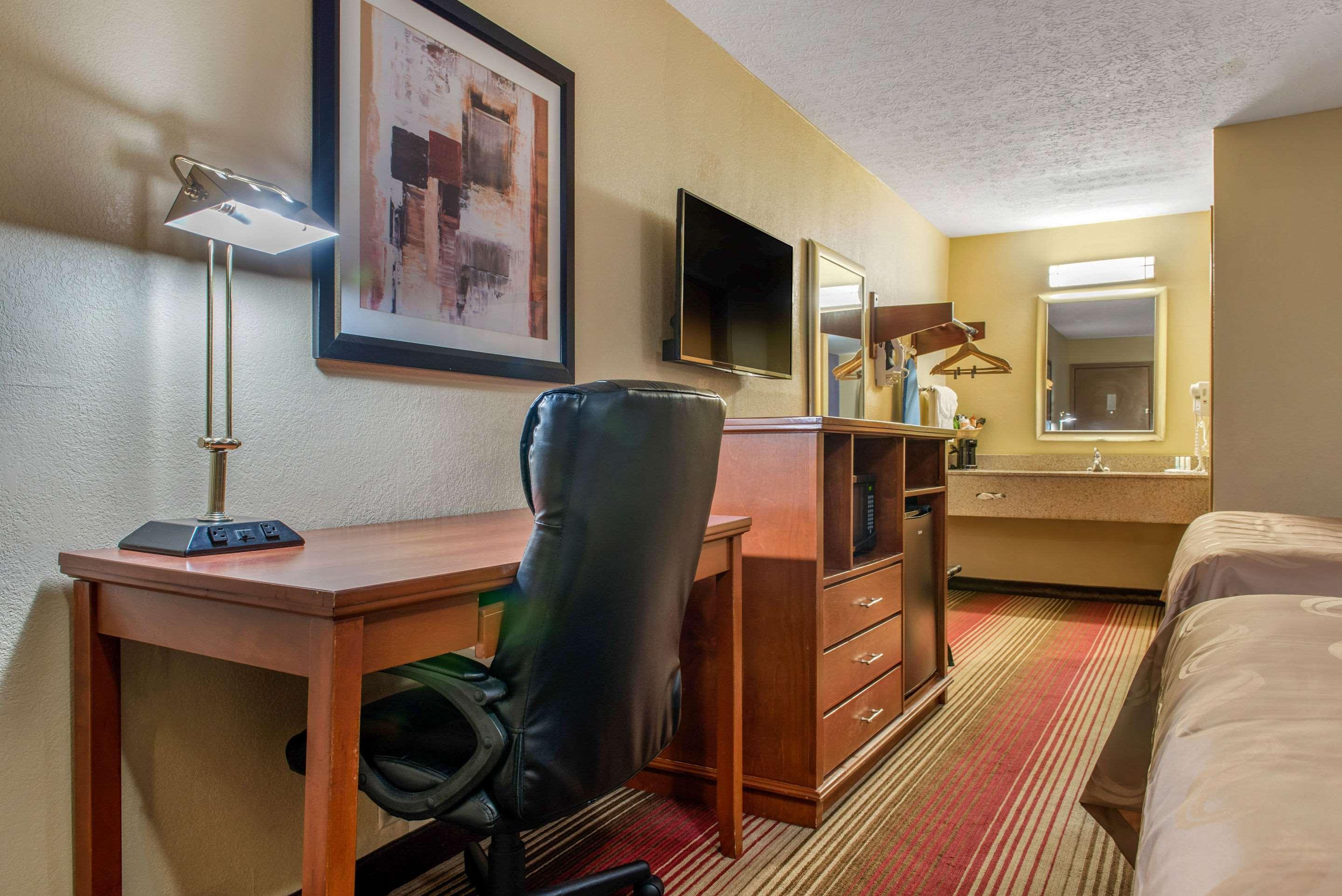 Quality Inn Columbus-East Экстерьер фото