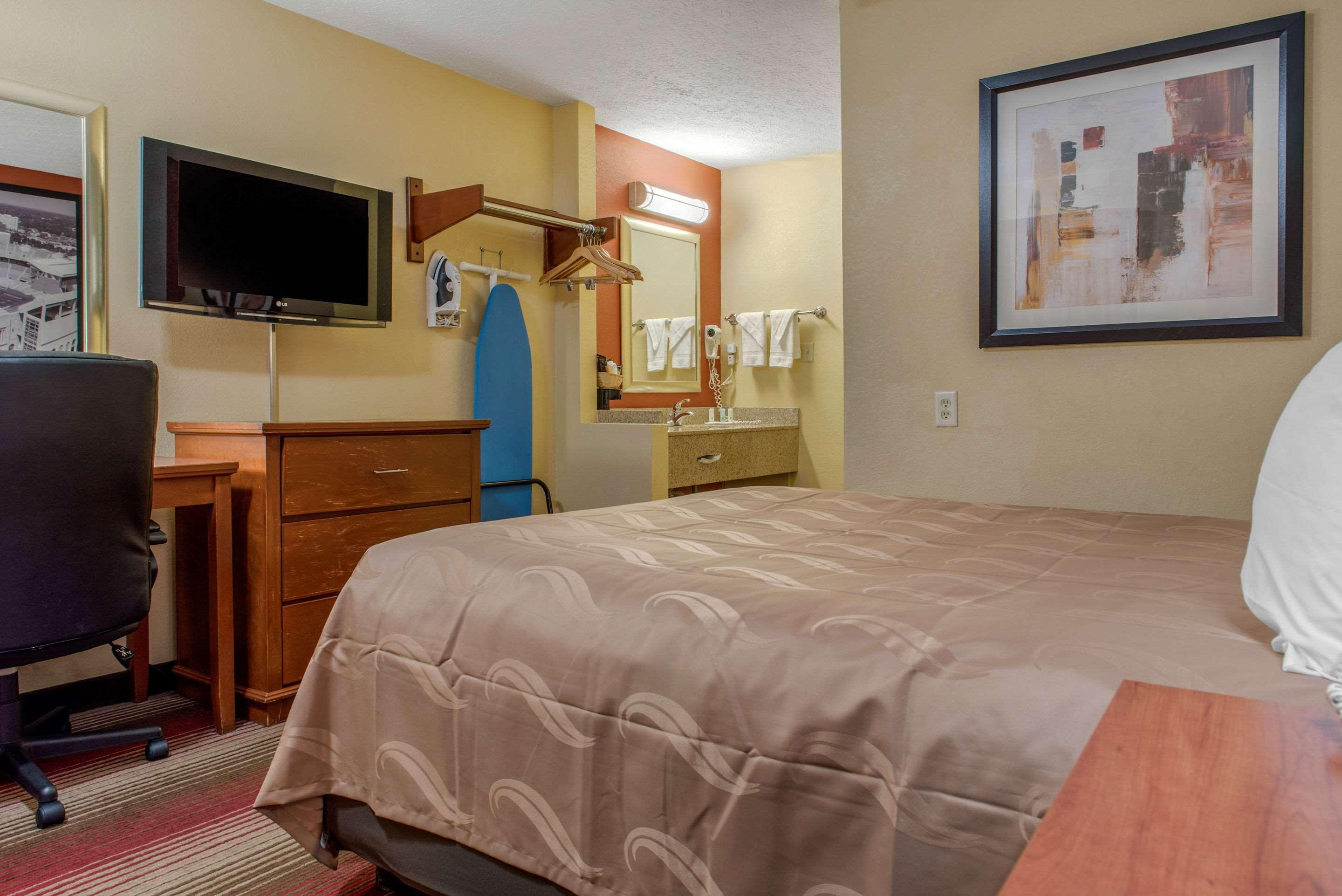 Quality Inn Columbus-East Экстерьер фото