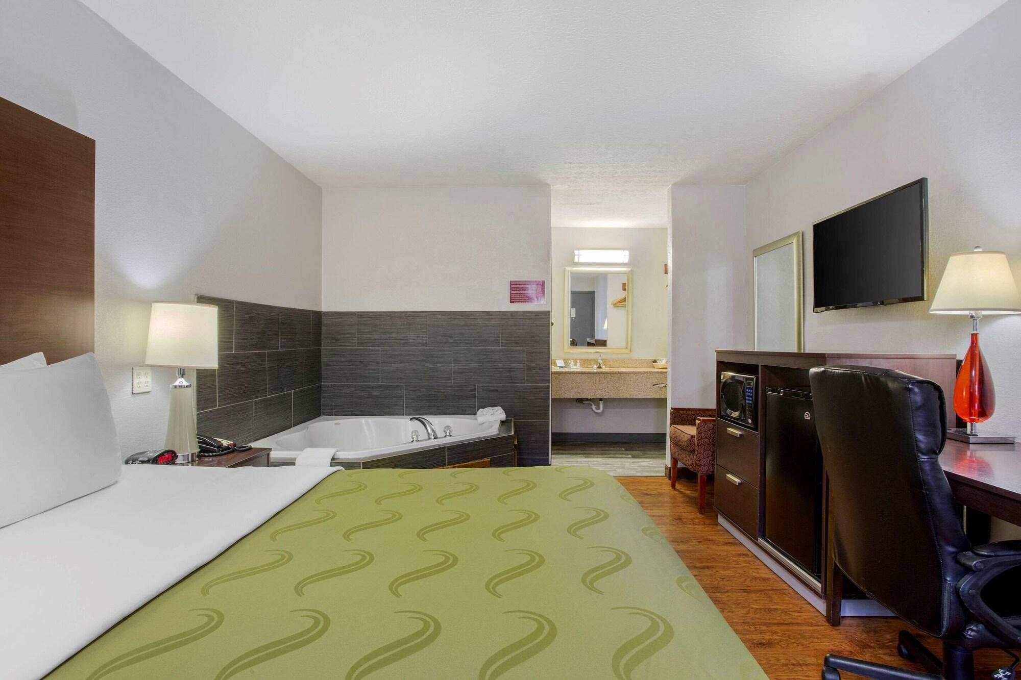 Quality Inn Columbus-East Экстерьер фото