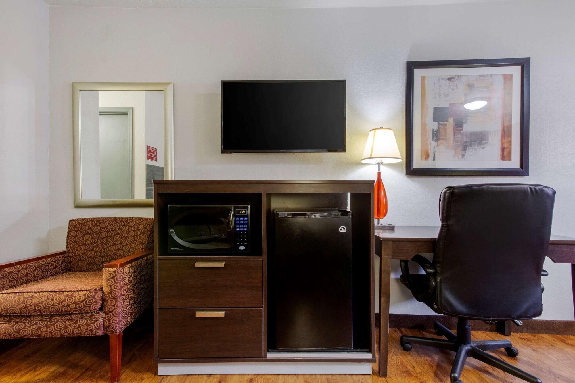 Quality Inn Columbus-East Экстерьер фото