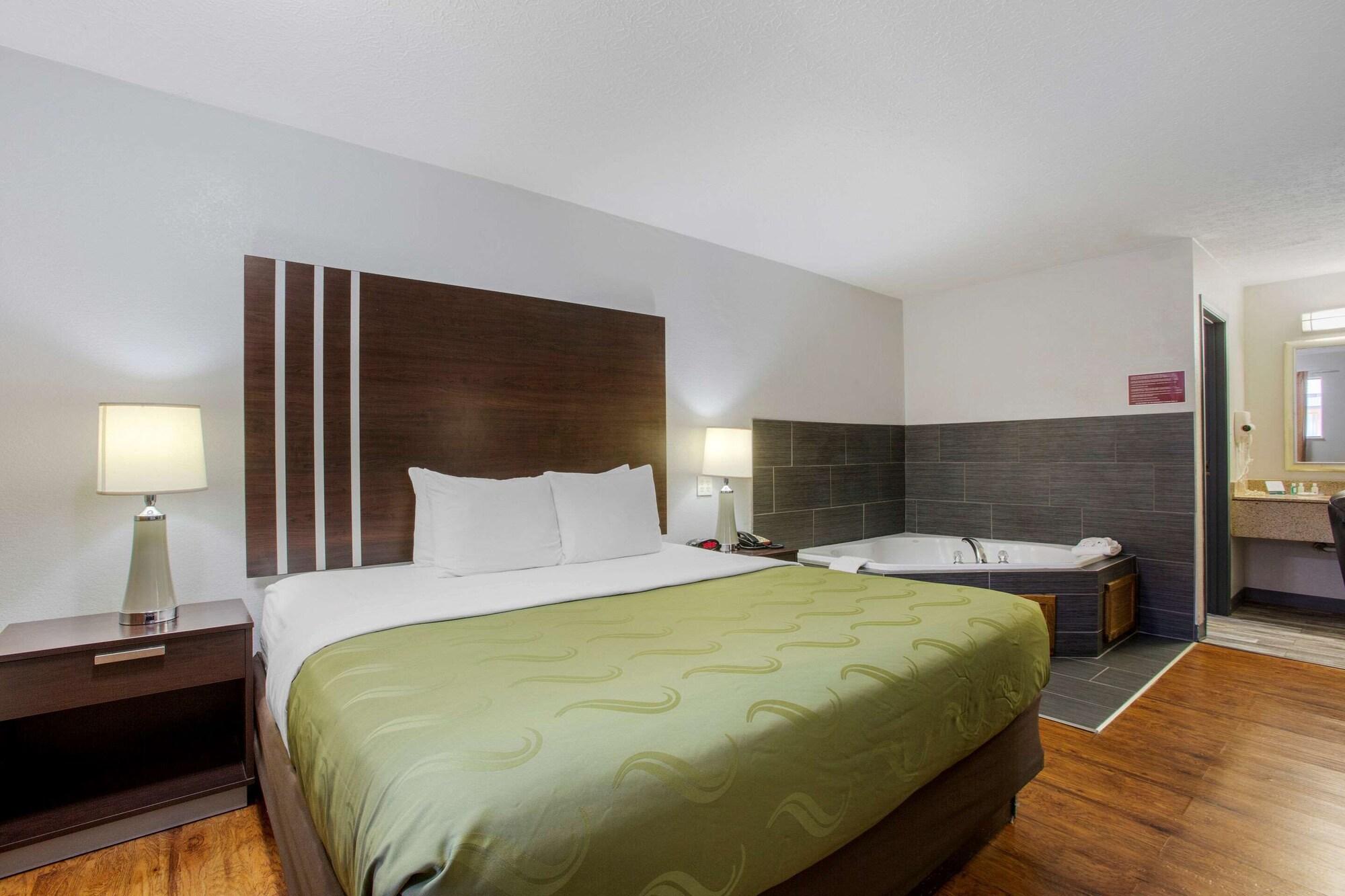 Quality Inn Columbus-East Экстерьер фото