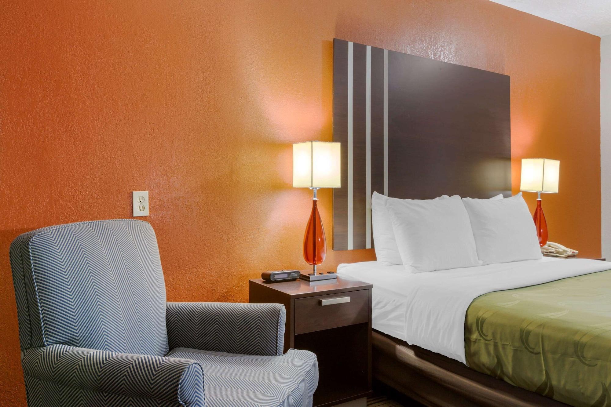 Quality Inn Columbus-East Экстерьер фото