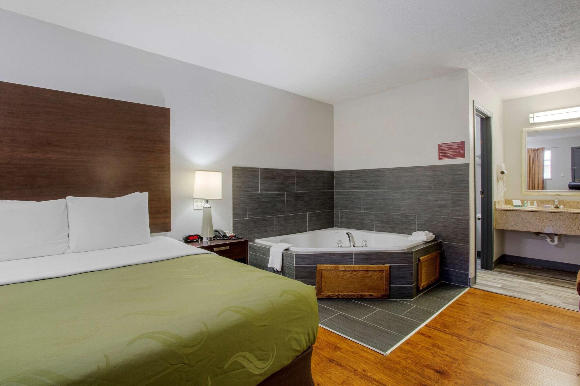 Quality Inn Columbus-East Экстерьер фото