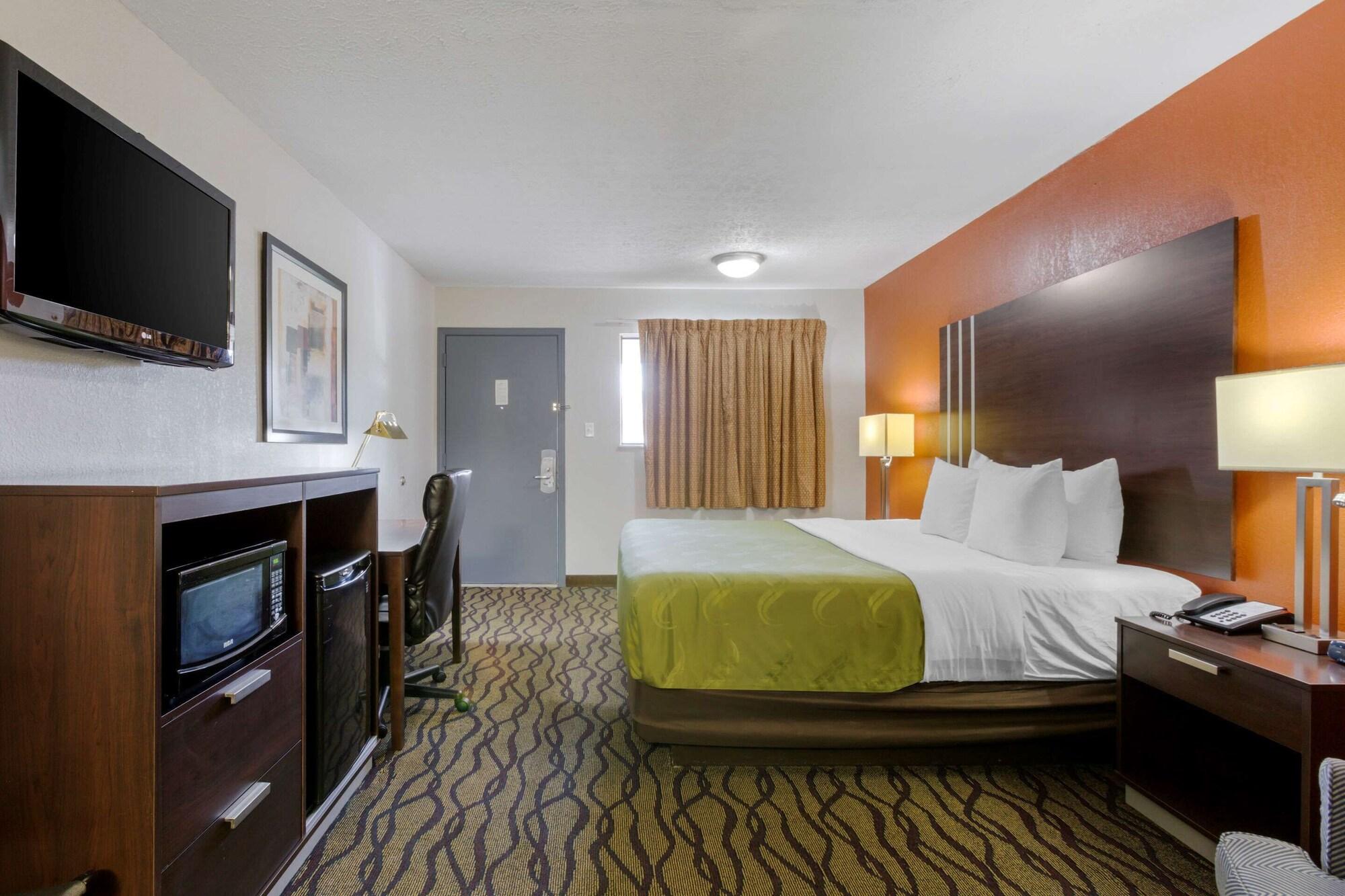 Quality Inn Columbus-East Экстерьер фото